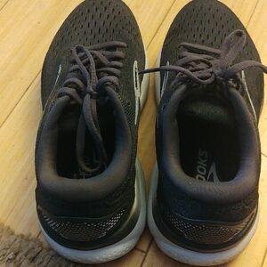 Brooks Women's Ghost 16 Size 8wide Women
